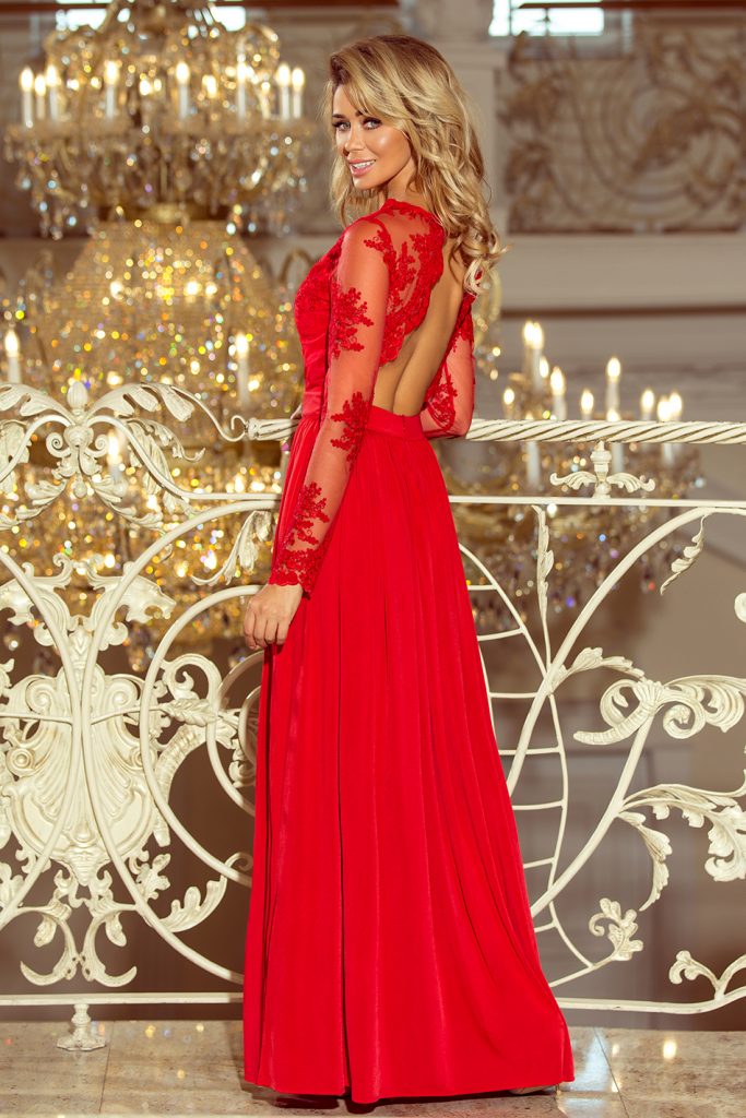 długa czerwona suknia z haftowanym dekoltem
