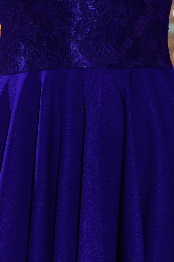  210-4 NICOLLE - sukienka z dłuższym tyłem z koronkowym dekoltem - CHABROWA 