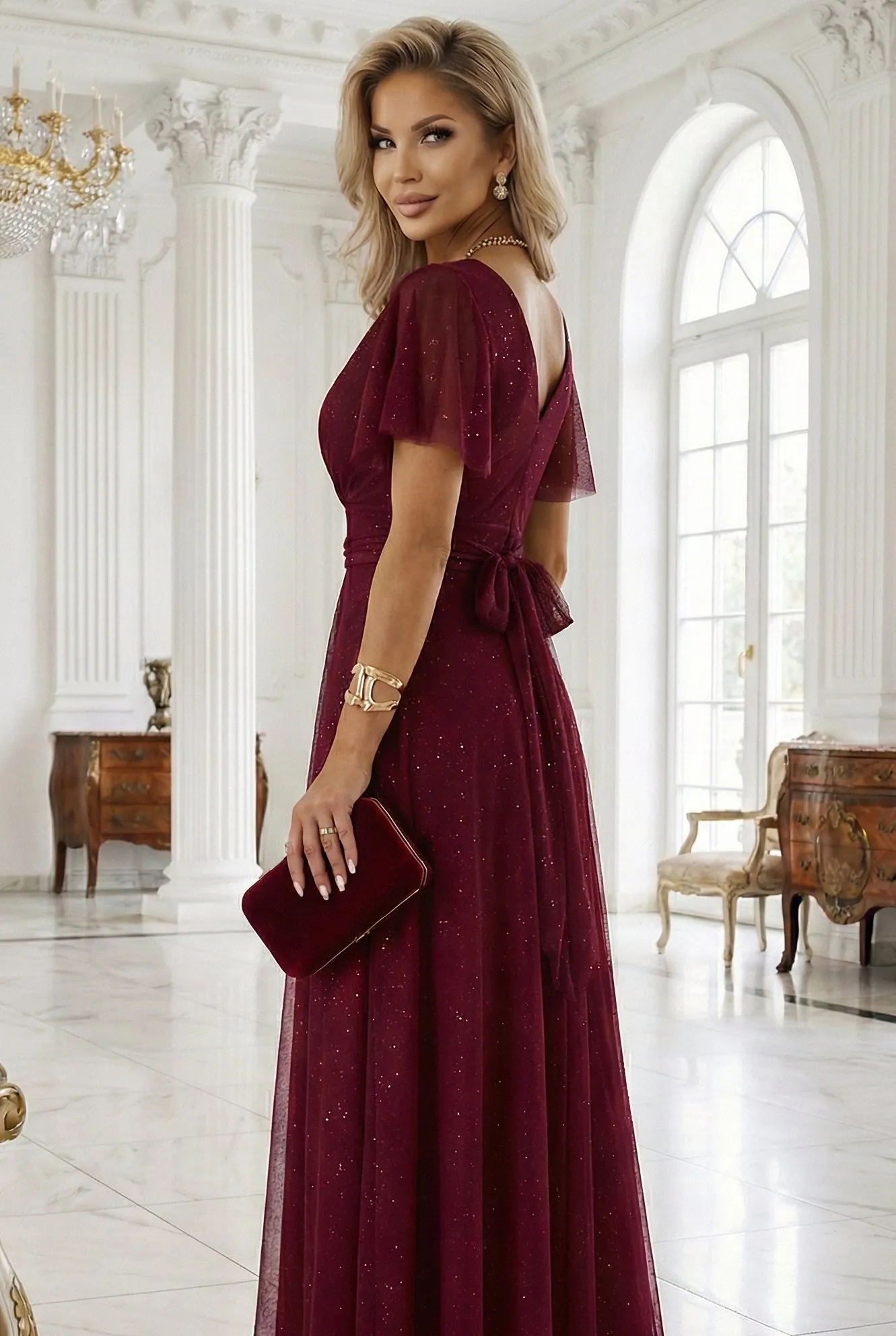 635-5 MELANIA długa błyszcząca suknia z dekoltem i krótkim rękawkiem - bordowa