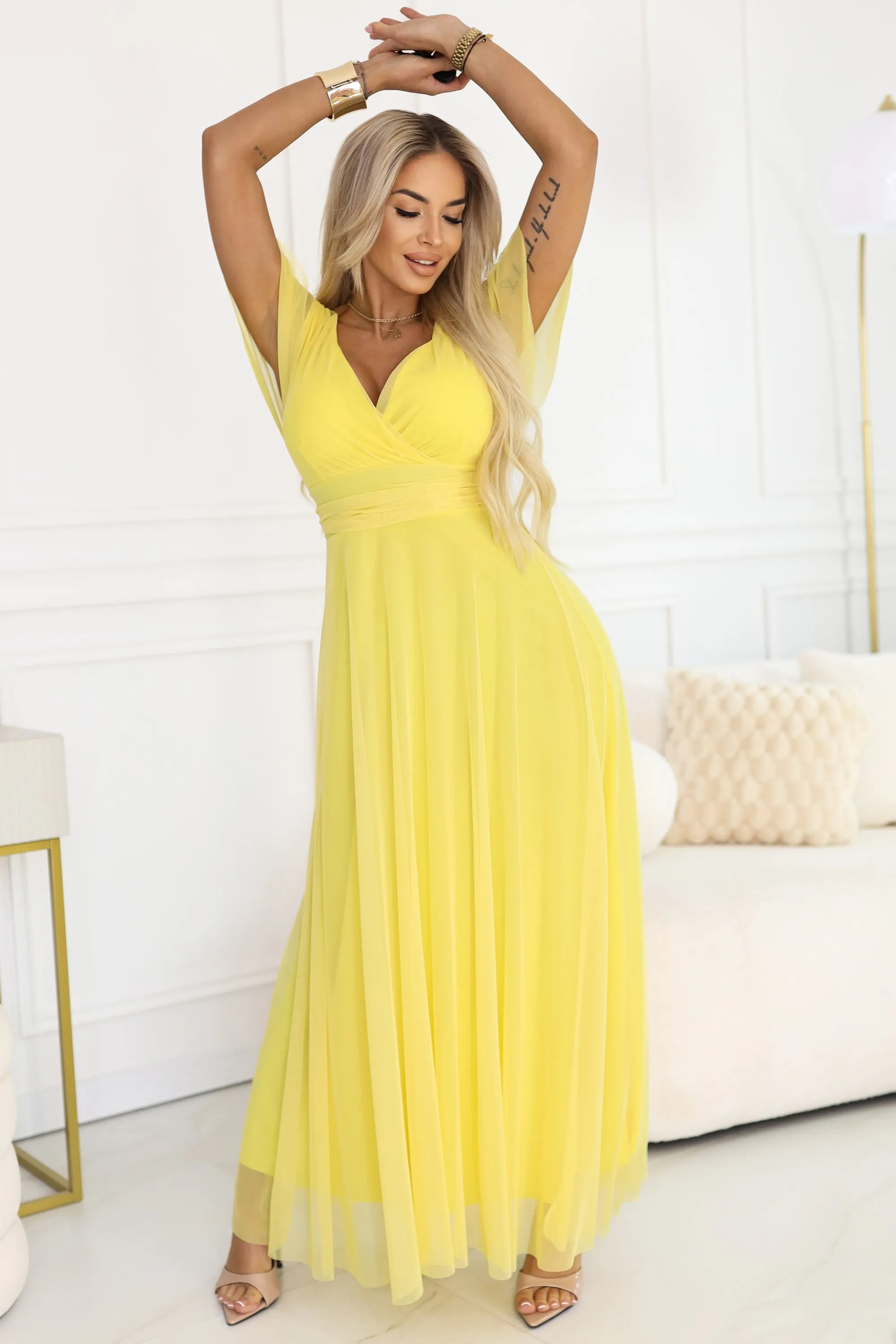 562-8 NASTIA Długa sukienka z dekoltem, wiązaniem i krótkim rękawkiem - cytrynowe limoncello