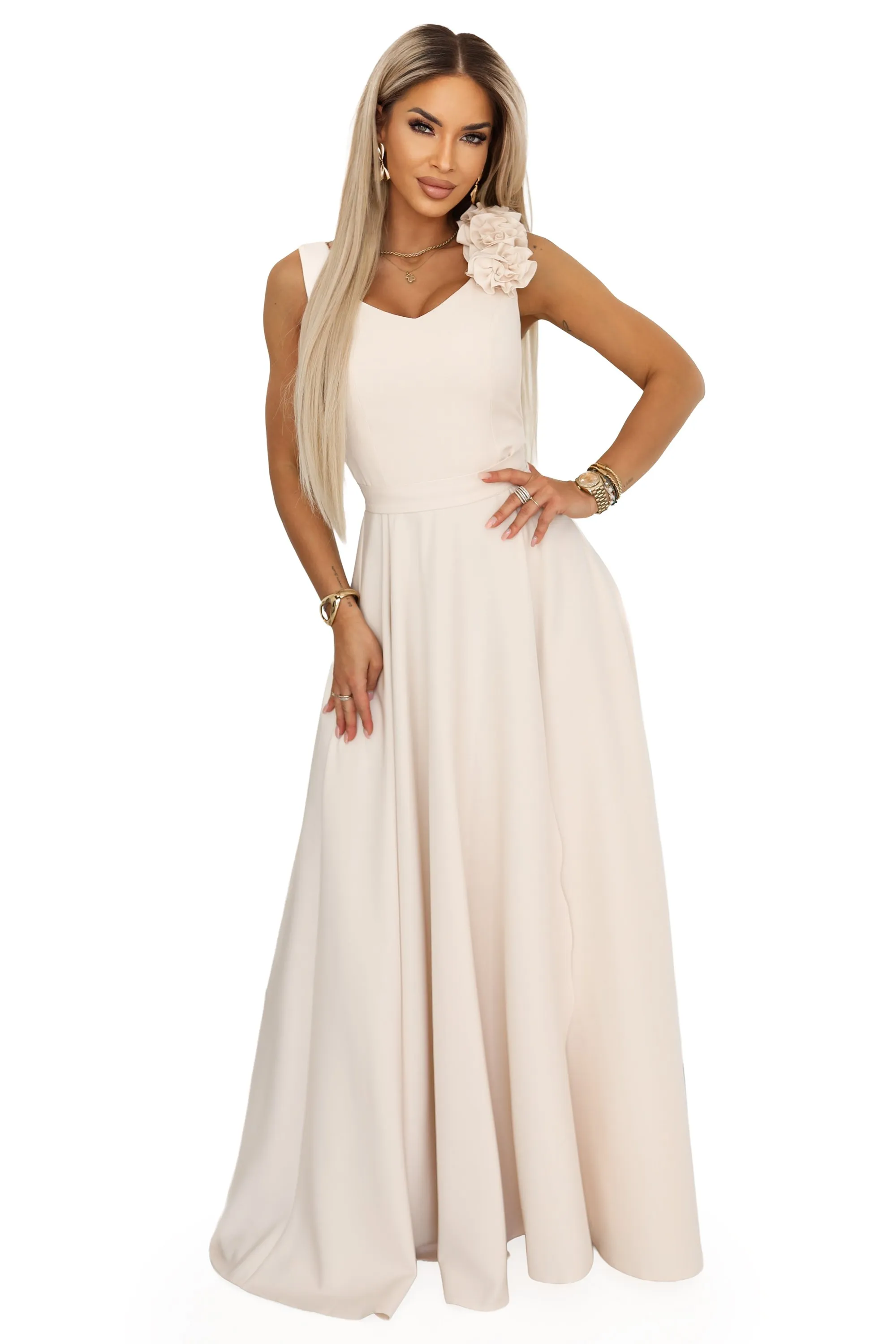 643-3 Elegancka wieczorowa suknia maxi z rozcięciem i różami - beżowa