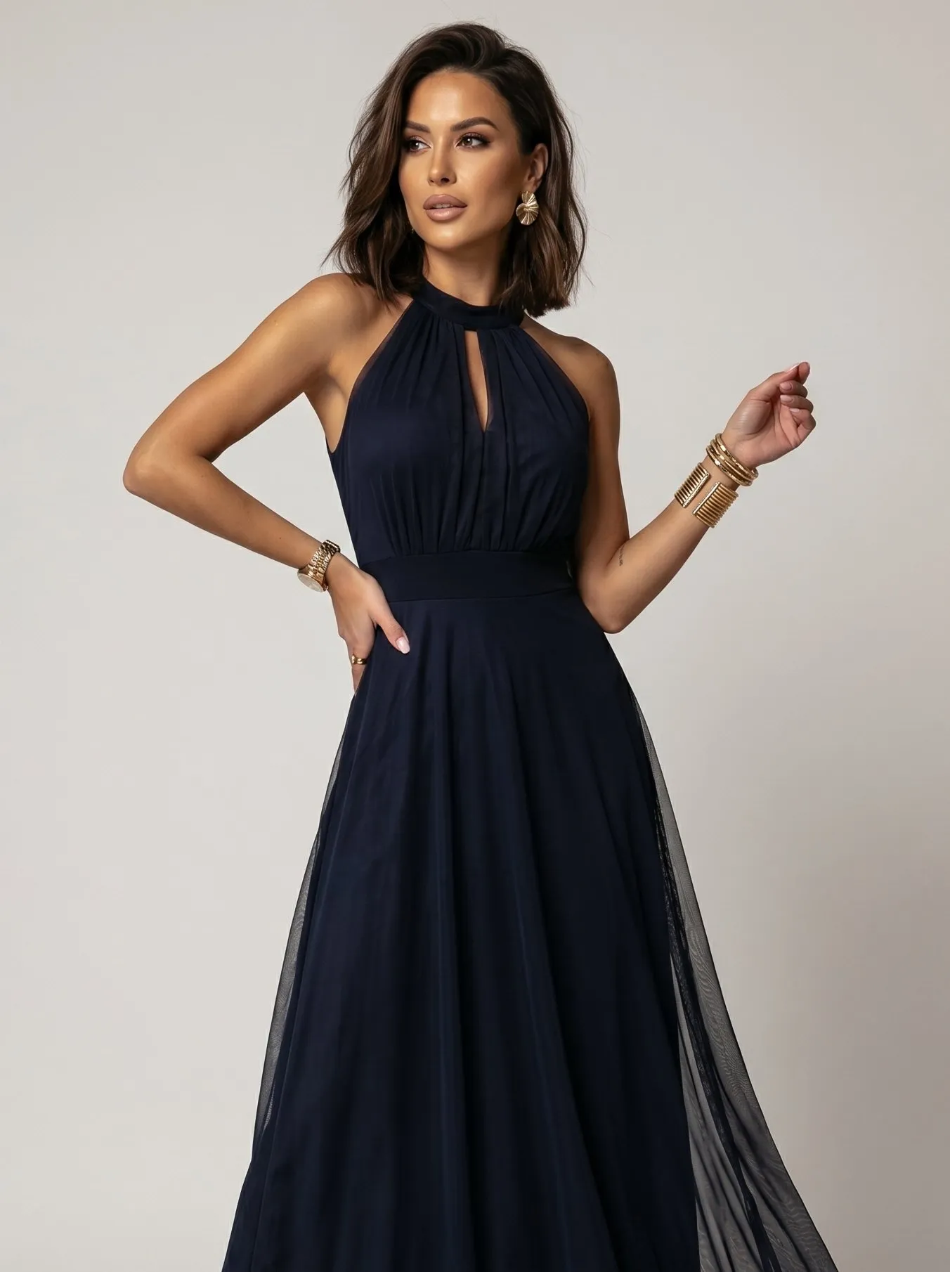 662-3 Elegancka sukienka wieczorowa maxi halter z tiulem i wiązaniem w talii - granatowa