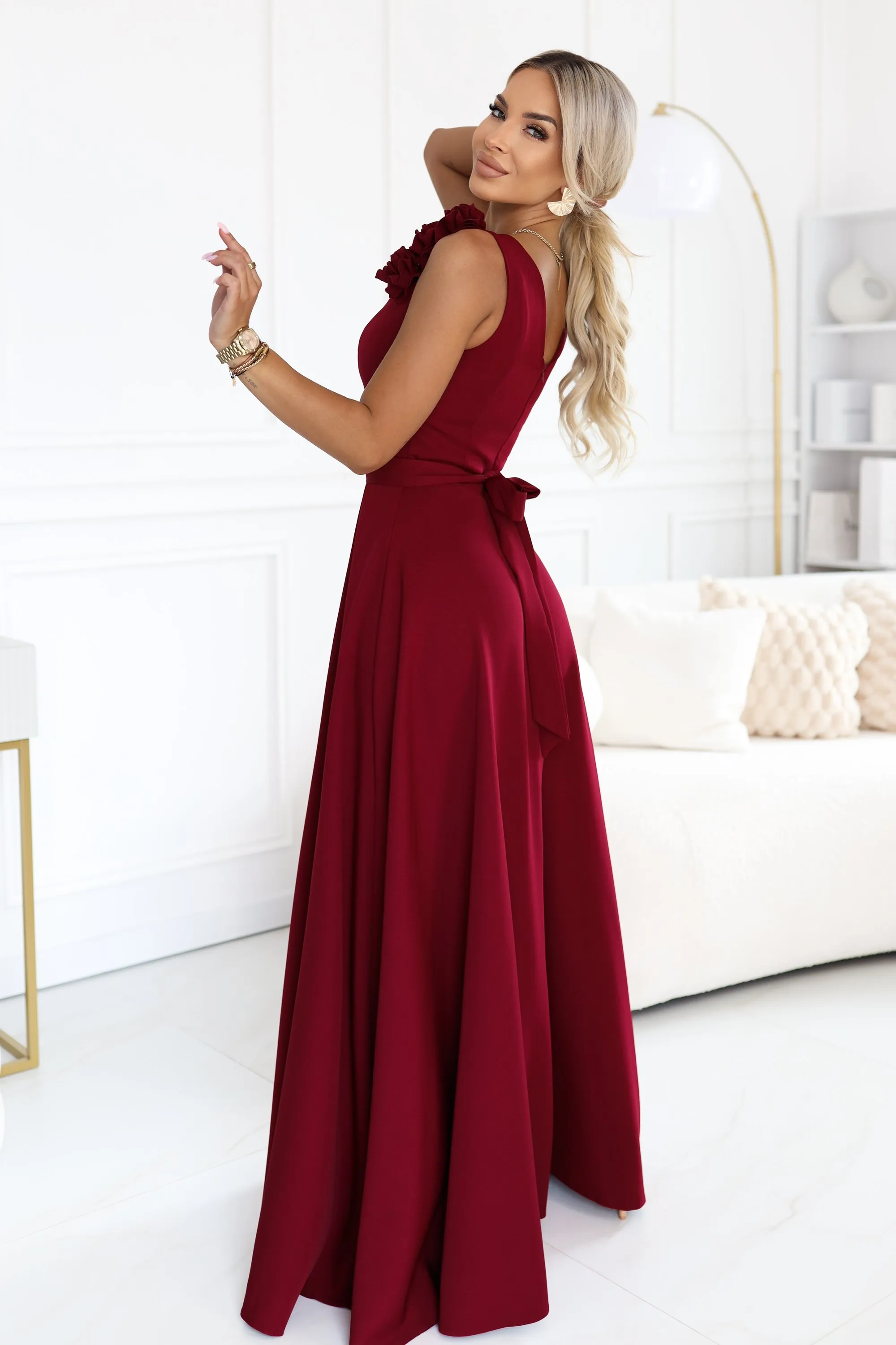 643-9 Elegancka wieczorowa suknia maxi z rozcięciem i różami - bordowa