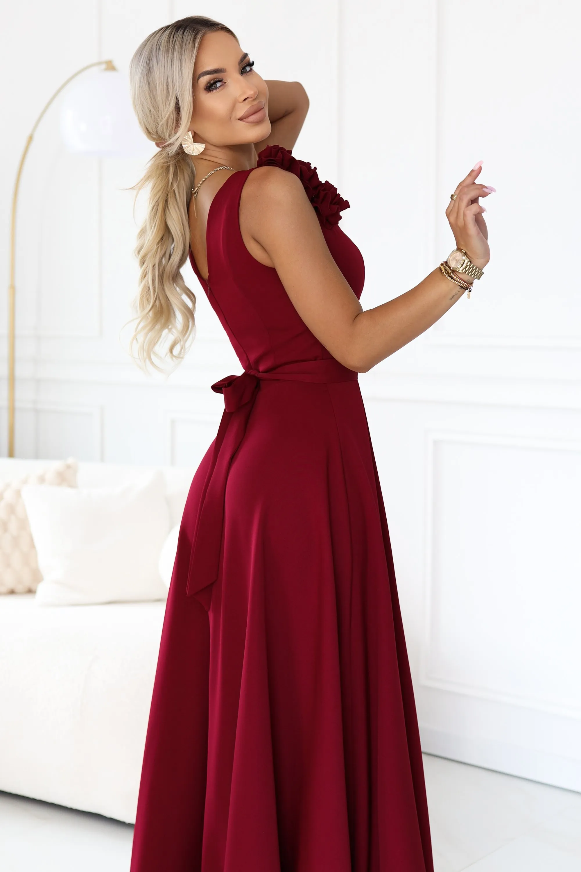 643-9 Elegancka wieczorowa suknia maxi z rozcięciem i różami - bordowa