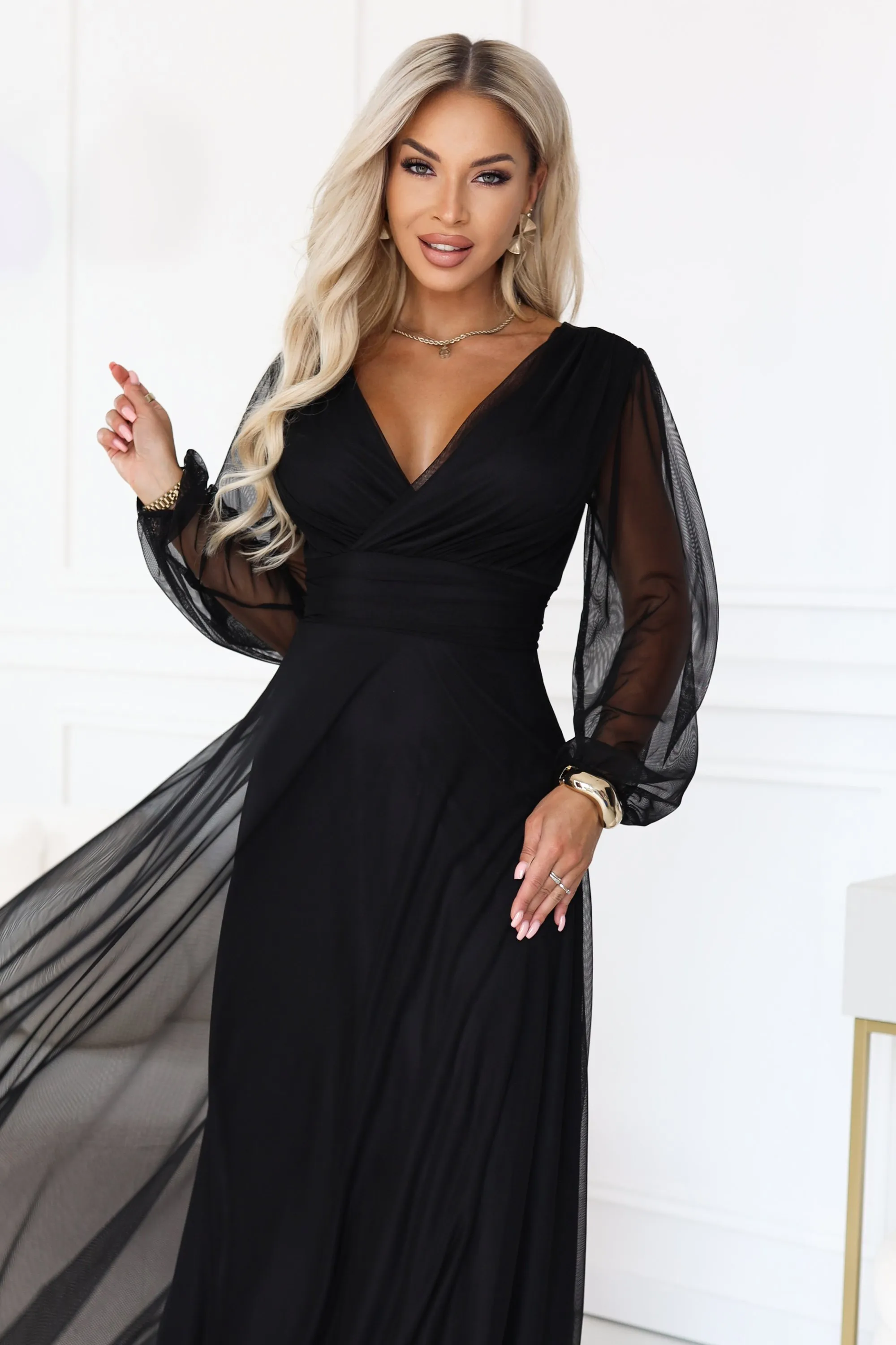 684-4 NERISSA elegancka tiulowa sukienka maxi z kopertowym dekoltem - czarna