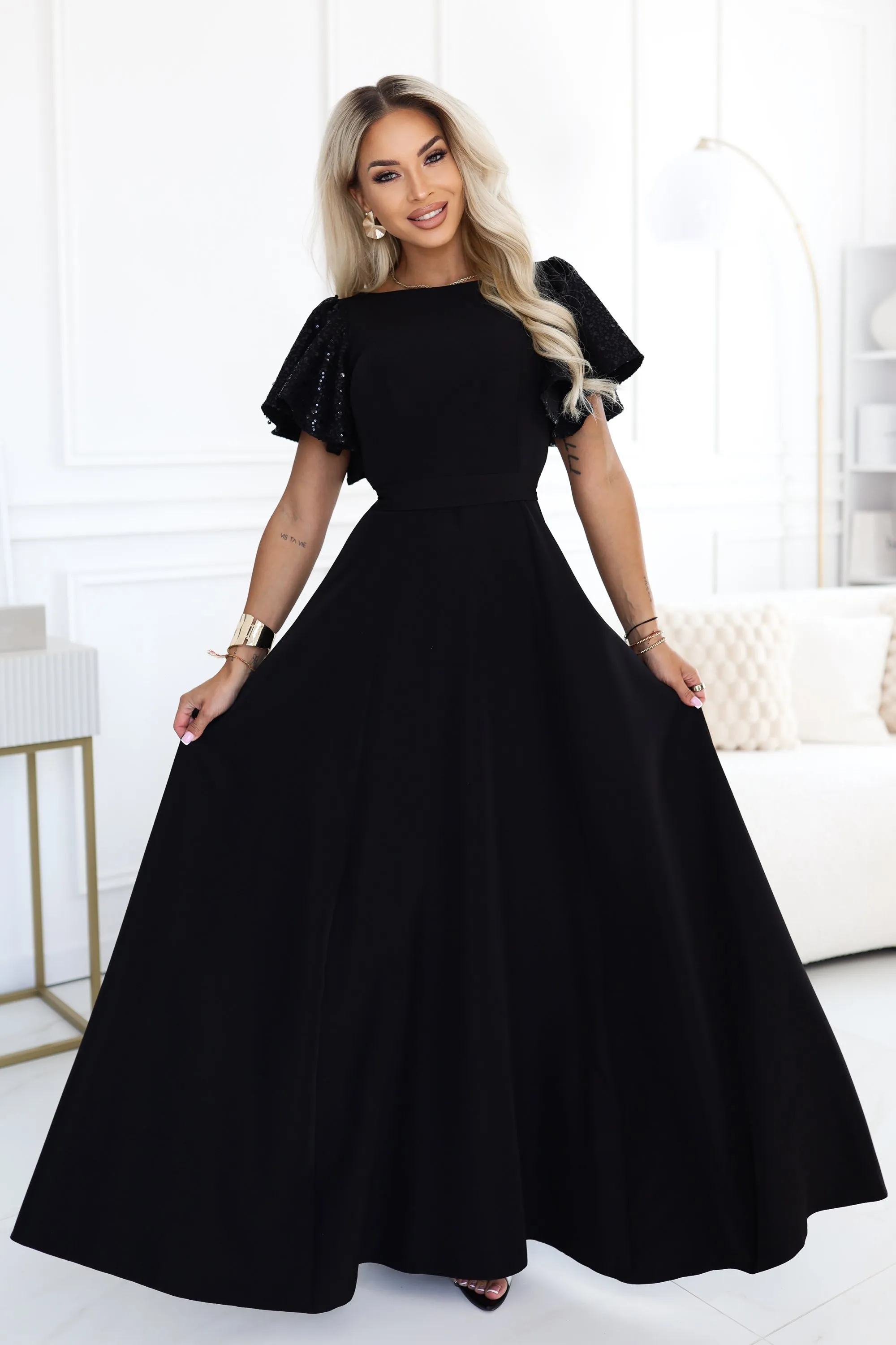 694-1 MIRELLA Elegancka rozkloszowana sukienka maxi z cekinowymi rękawkami - czarna
